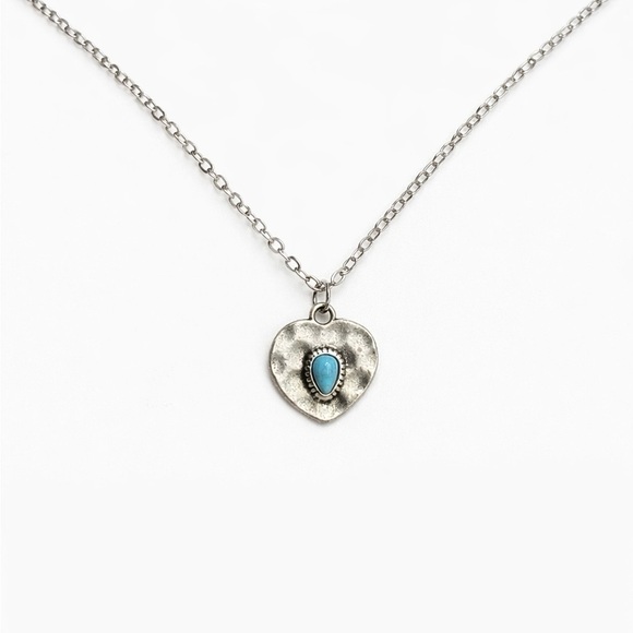 The Unbranded Brand Jewelry - ⚜️ Silver Heart Pendant Necklace with Blue Accent